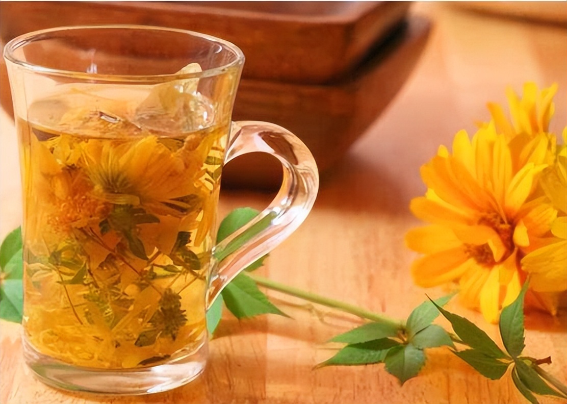春天养生喝花茶，菊花、玫瑰、金银花茶，若喝错了小心变成毒茶