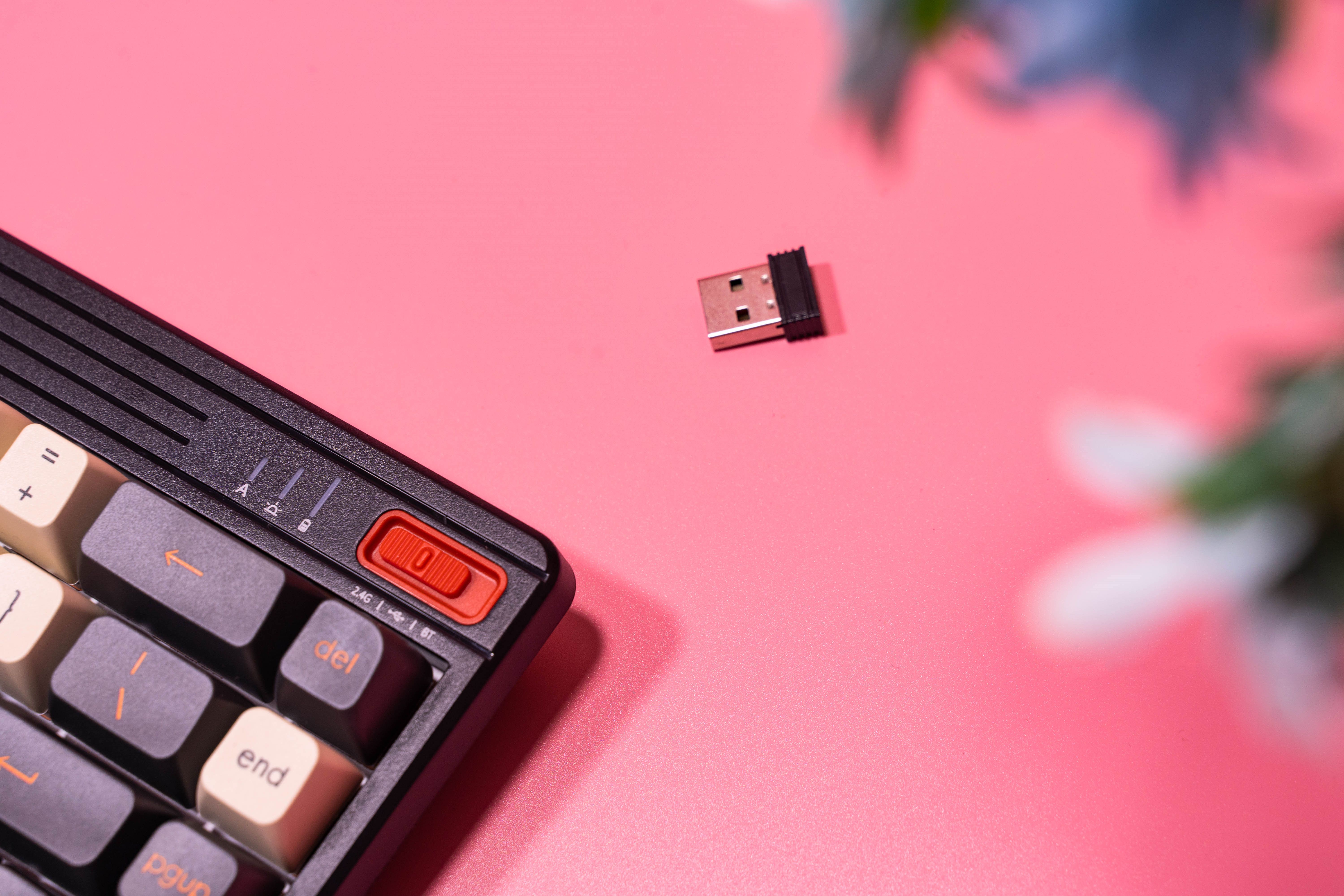 V复古，大球帽，还有RGB。黑爵K690T无线三模机械键盘上手体验
