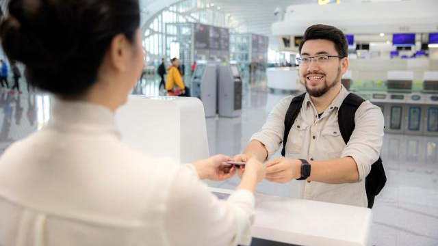 飞机随身小包怎么安检？为了避免重复安检，这几类物品单独拿出来