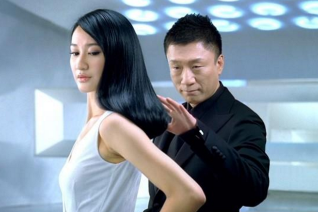 《斛珠》的鞠七七，因撞脸李小冉被挖掘出道，和陈晓还是中戏同学