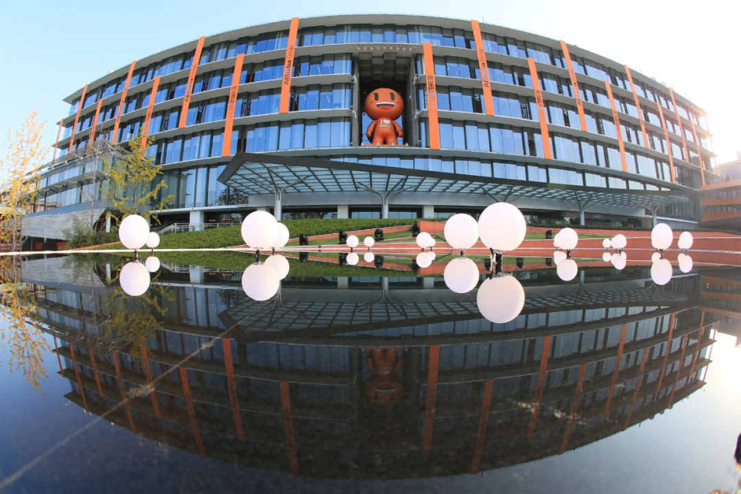本地生活与大文娱们，要学会给淘宝天猫减压