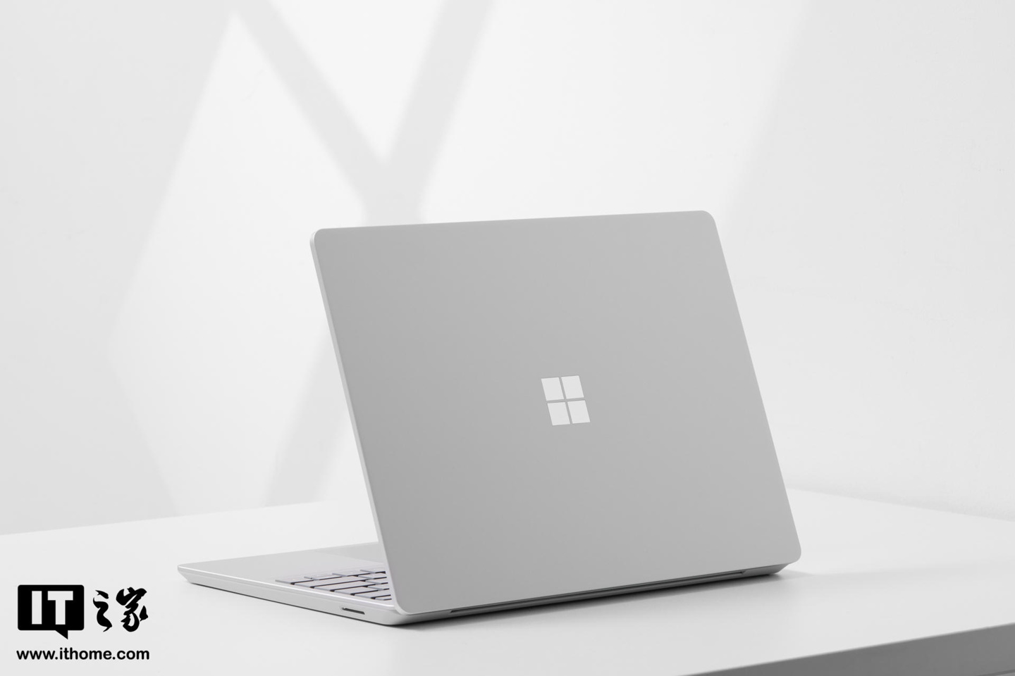 aj12世界杯白金价格(微软 Surface Laptop Go 2 评测：巨硬品质，巨硬价格)