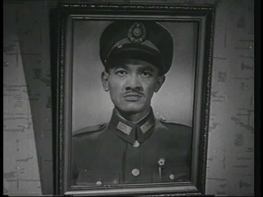 新中国成立前夜的代表作，欢笑与泪水交织的控诉：《乌鸦与麻雀》