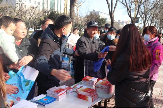 渭南市华州区司法局开展“12·4”国家宪法日集中宣传活动