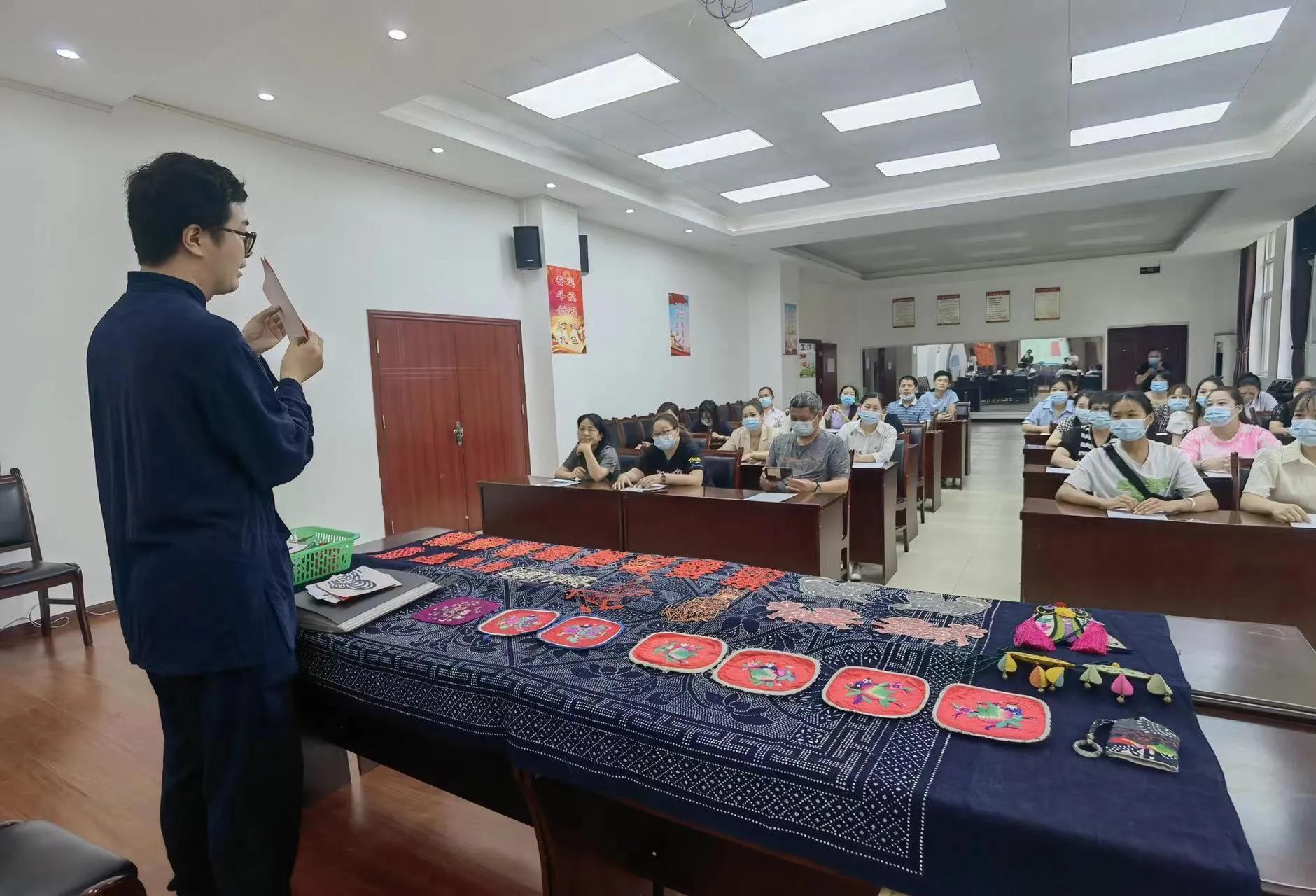 经开区靖民镇：非遗剪纸助力禁毒宣传