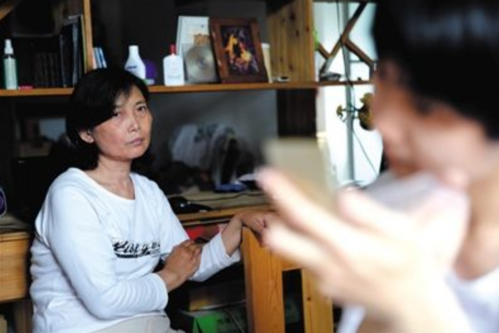 2005年“背母上学”的男孩，29岁时变性为刘婷，当选国际选美女郎