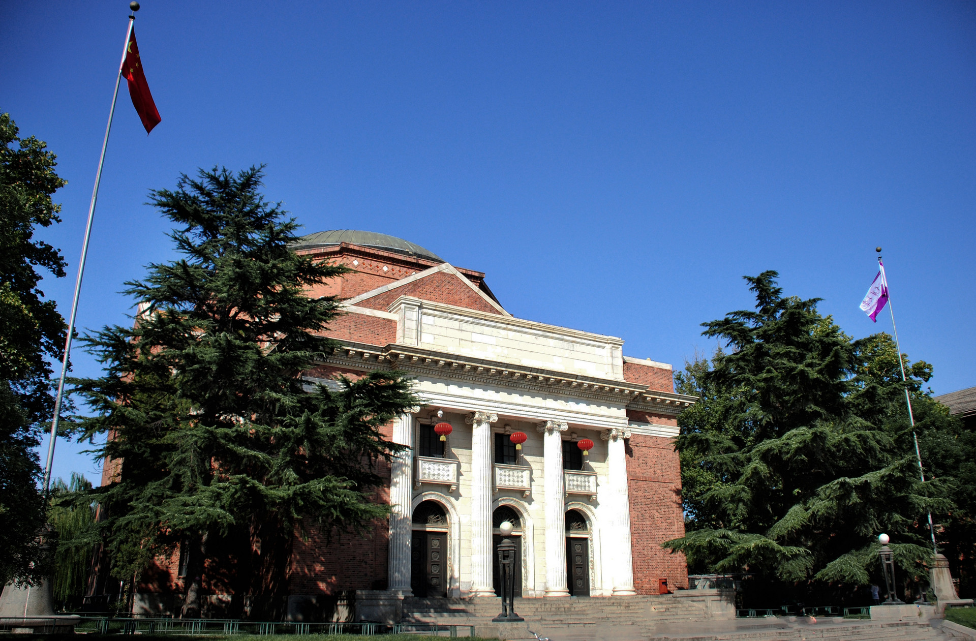 985名校一把手，从副部级被降为六级职员，坑了多少家长？