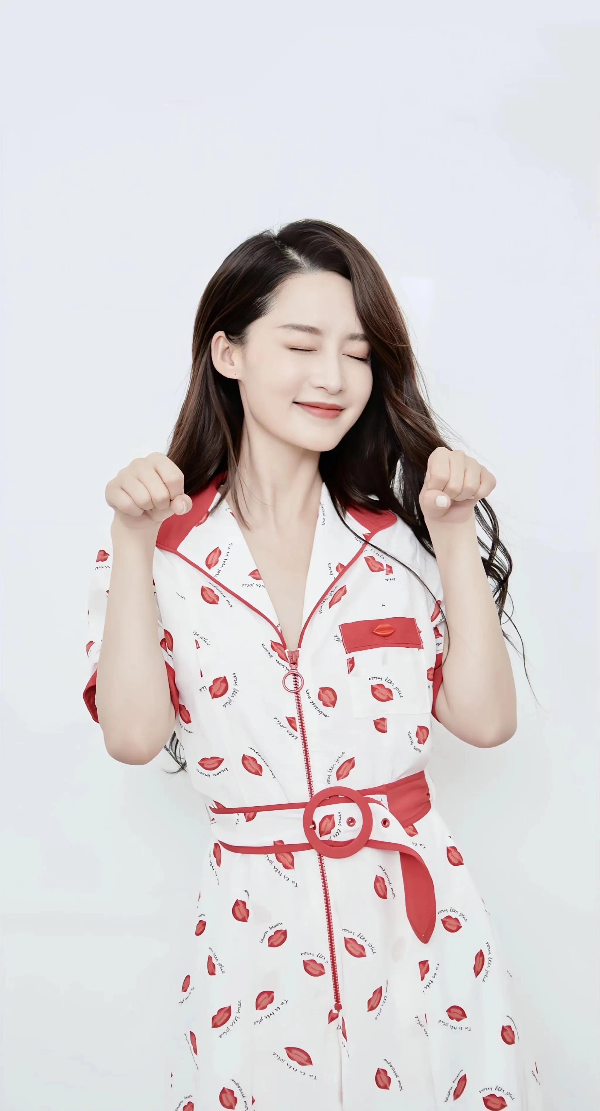 李沁原图画质增强版美图分享