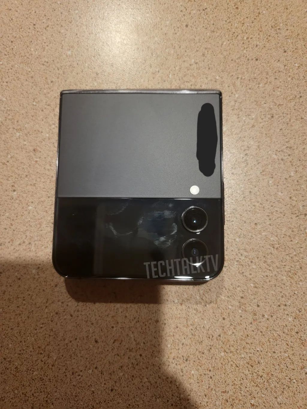 续航依然尿崩，8Gen1+折叠屏真机曝光