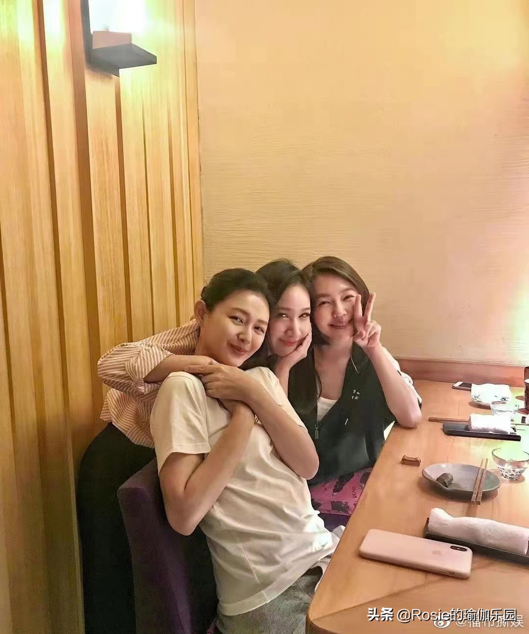 大S晒照美肩状态好，脊柱侧弯直角肩也不美，这样2步解锁好体态