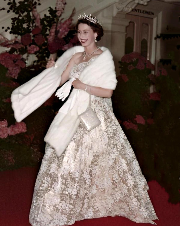 伊丽莎白二世的穿搭，堪称时尚界的天花板，处处流露着优雅与高级