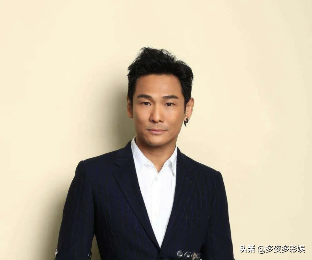 《披2》初舞台，苏有朋任贤齐等唱经典，郑钧的歌名还是那么独特