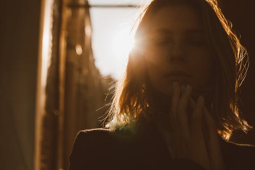 女人自立自强，努力挣钱才是真正的底气与尊严，好好拼，活出精彩人生。