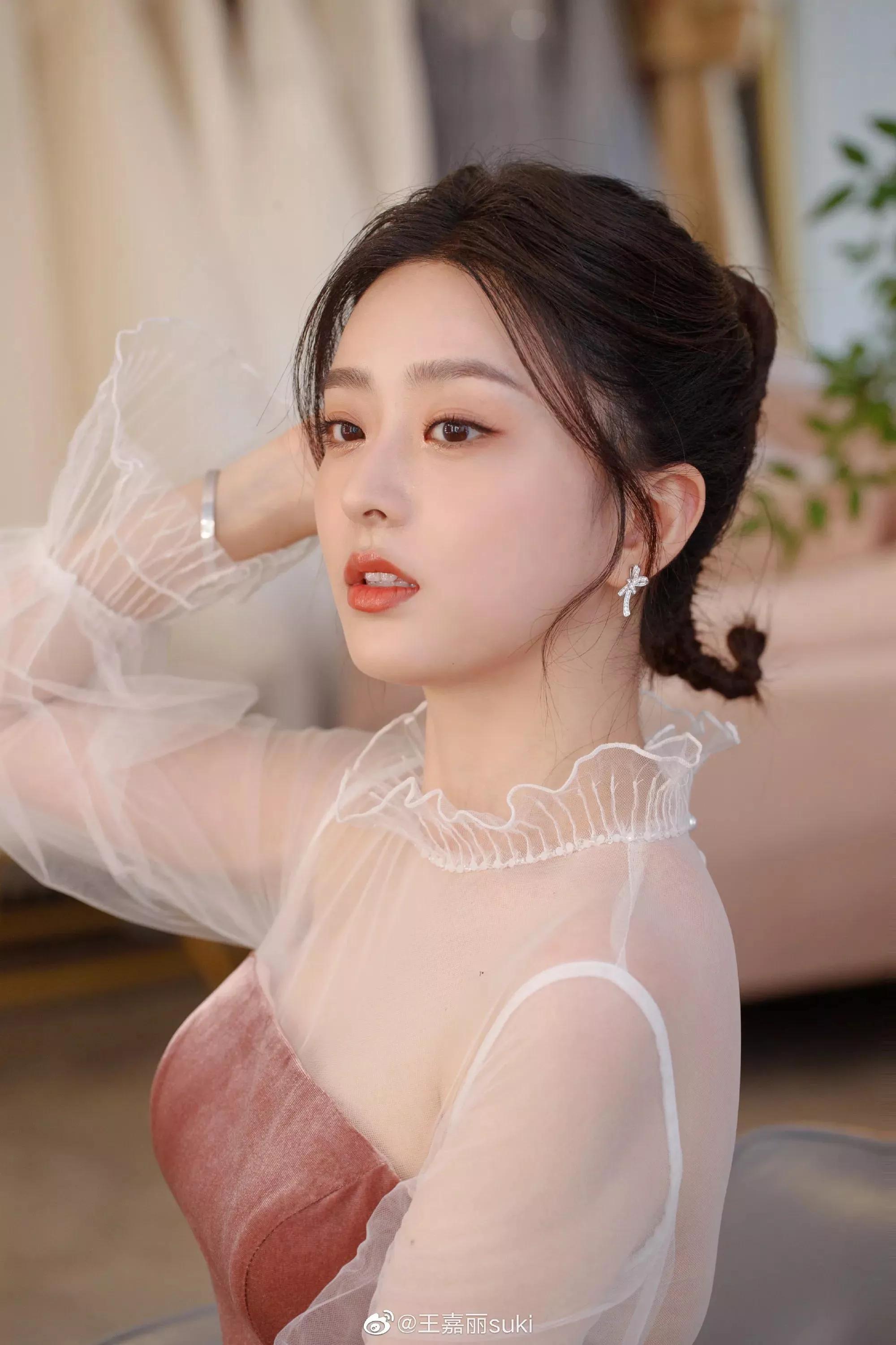 如花似玉的王嘉丽