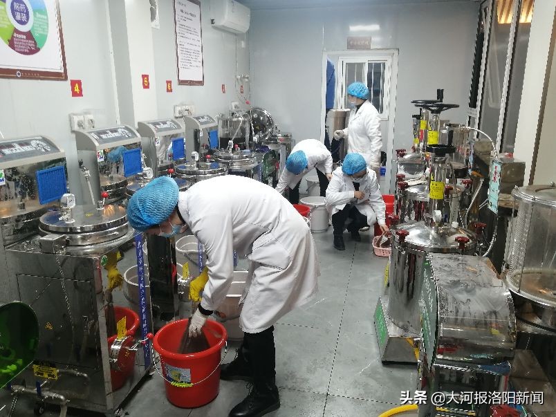每天熬制防疫中药3万余袋，新安县中医院发挥中医药优势，助力疫情防控