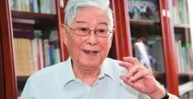 英语到底是否退出“中高考”？官方回应来了，学生直言终于等到了