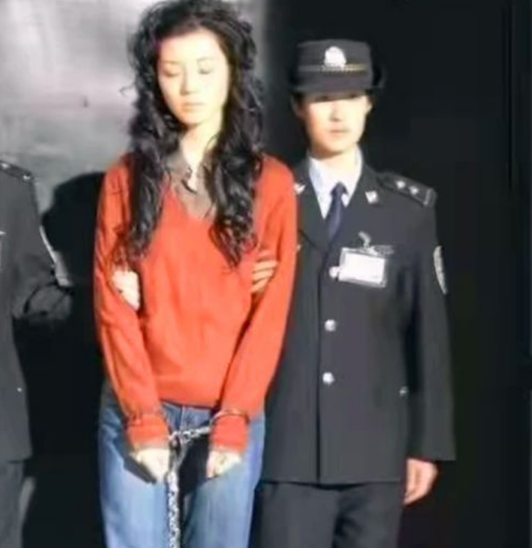 2005年黑龙江一女犯被枪决,火化前死而复生,家属:放了她