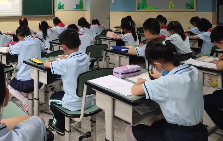 天府新区南湖小学参加“爱成都·迎大运”书法比赛并取得优异成绩