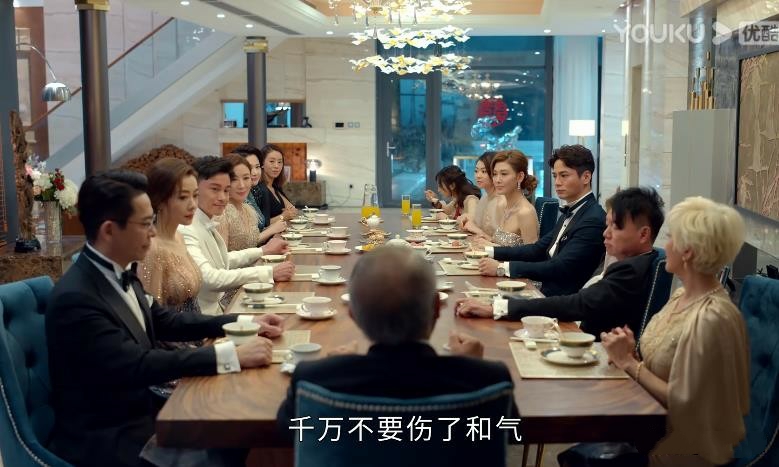 家族荣耀：集港圈豪门狗血之大成，比比看原型和人物哪个更浮夸？