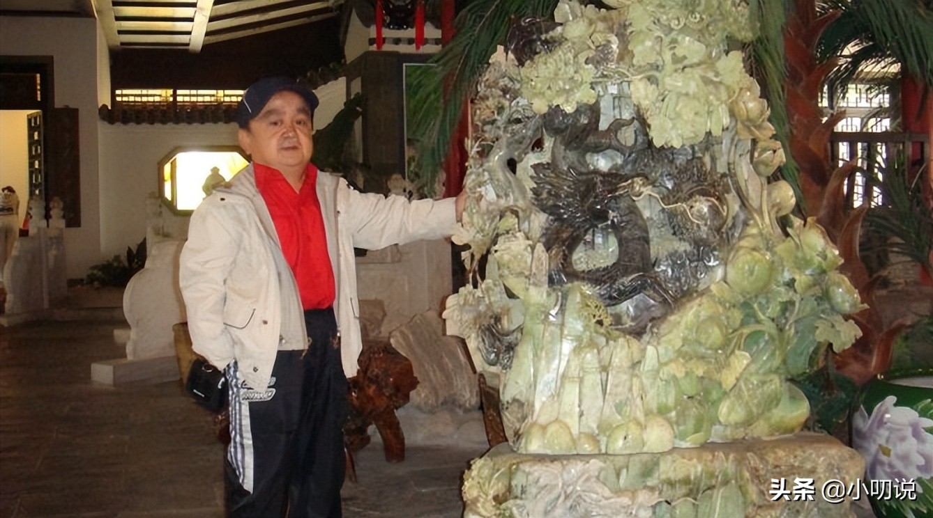 身高1.15米的张伸：44岁娶娇妻后被抛弃，无戏可拍靠小超市为生