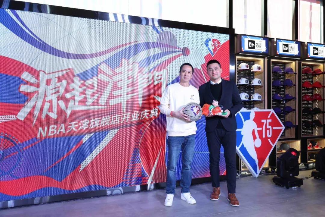 nba为什么穿中国球衣(3年连开3家！NBA在华布局大型门店，搭起文化沟通桥梁)