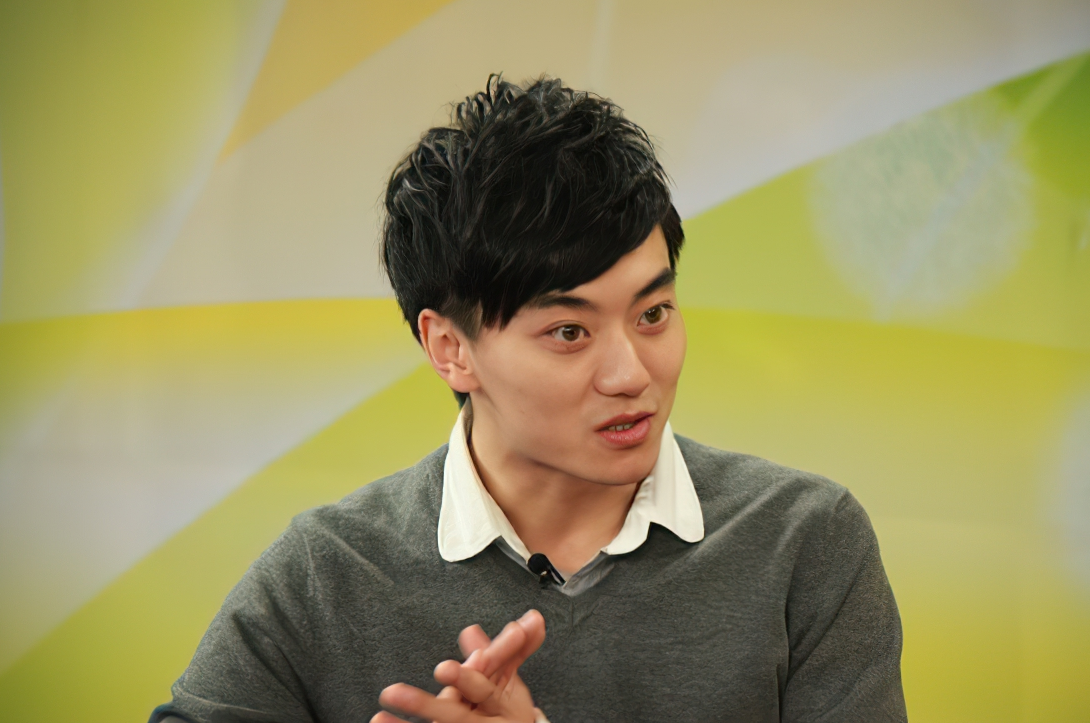 陈宝国儿子陈奕丞:被父亲力捧多年也不红,如今还成了父亲的心病-我的