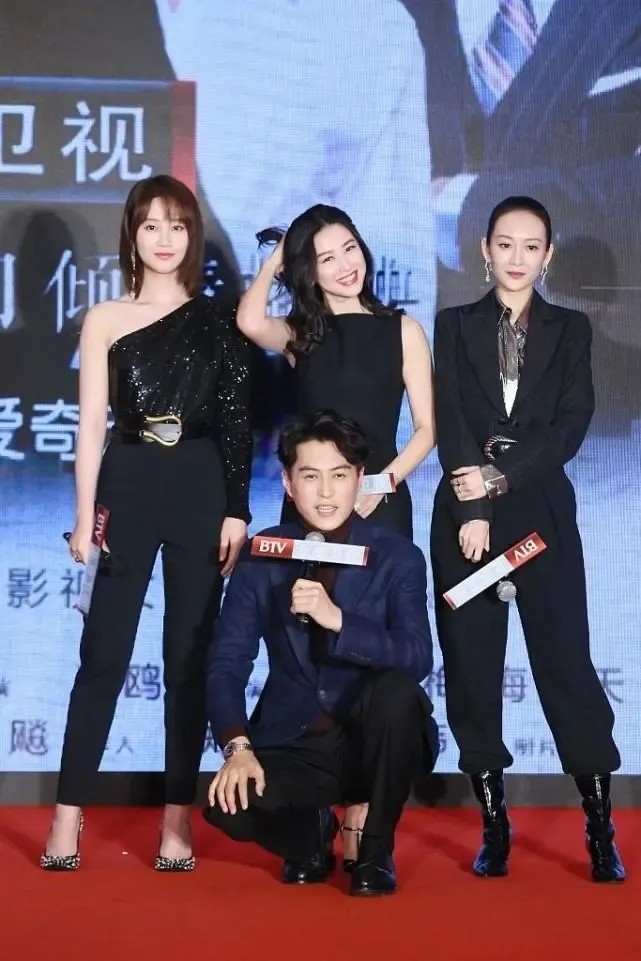 朱珠的偏窄鹅蛋脸太美了！高级耐看又不失风情，王鸥瓜子脸输多了