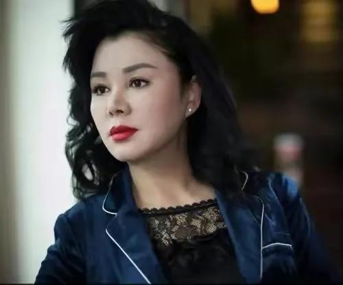 58岁身家过亿，直言结婚全靠缘分，于小慧的底气从何而来