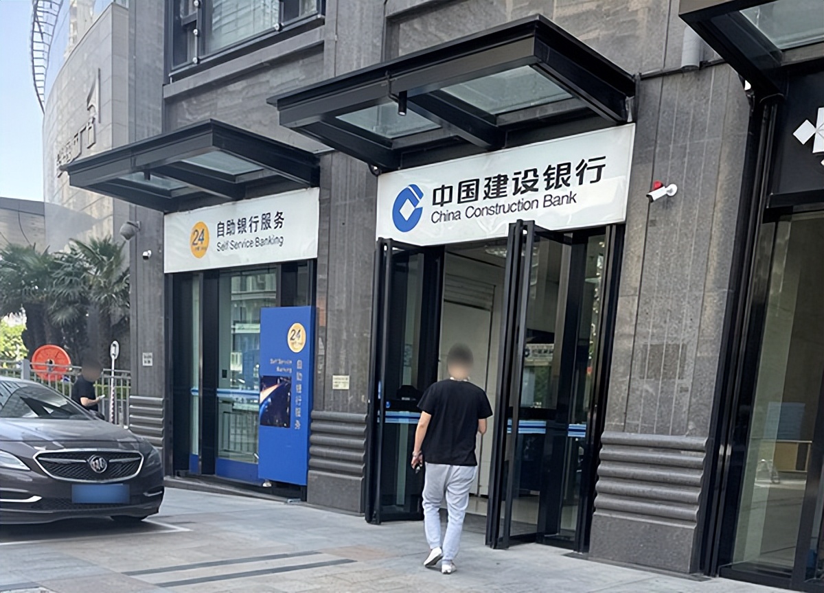 西安银行业满意度调查 | 建行科技路支行保安收走客户证件“协助”业务办理