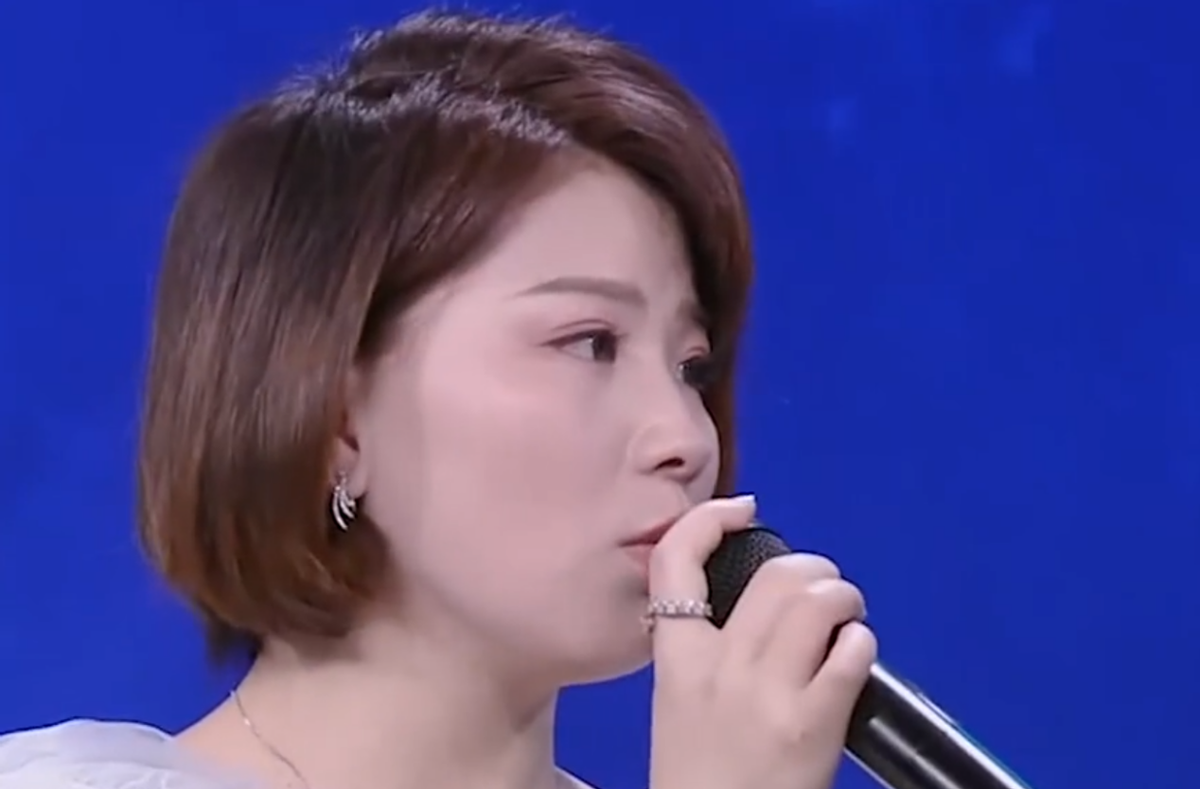 一女婴被弃，拾荒老人养大身价过亿，为报恩卖公司带养父环游祖国
