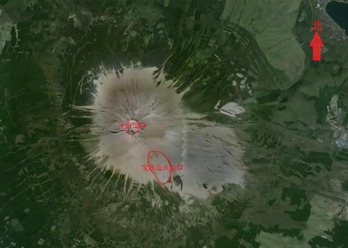 日本富士山喷火口涨至300个，专家：随时可能喷发