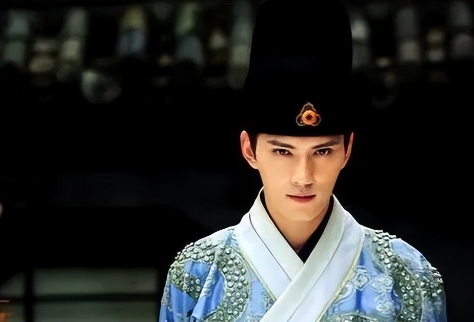 穿飞鱼服我只服这11位男星！穿上后个个化身为万人迷，霸气侧漏