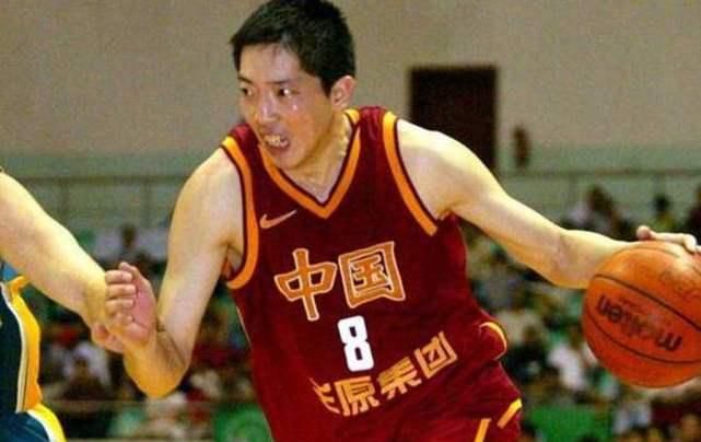 中国有哪些人进入 nba(盘点入选NBA的十大中国球员，胡卫东巴特尔威名依旧，姚明成传奇)