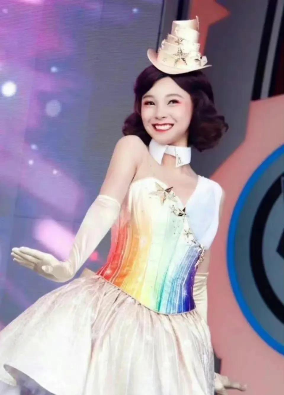 糊咖陆定昊，错过偶像红利，公然指责粉丝不为自己花钱