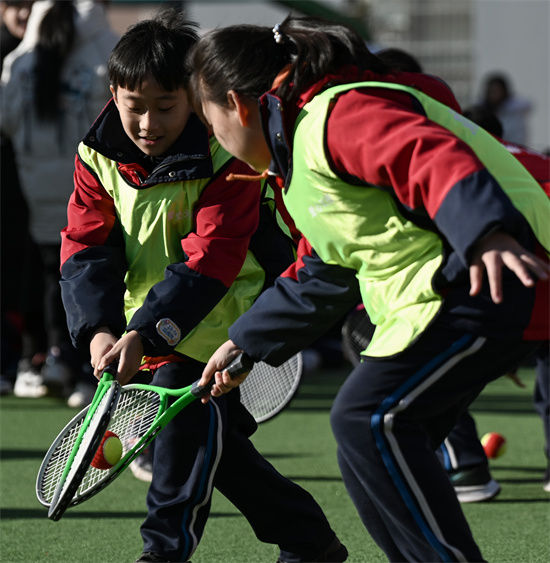 公益短式网球公开课在山西省太原市万柏林区科技实验小学成功举办