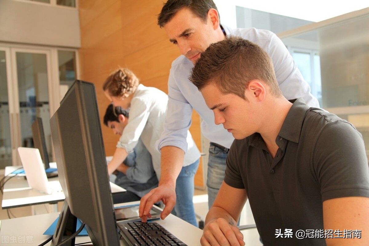 计算机专业的女生适合干什么工作？成都有哪些比较好的职校？