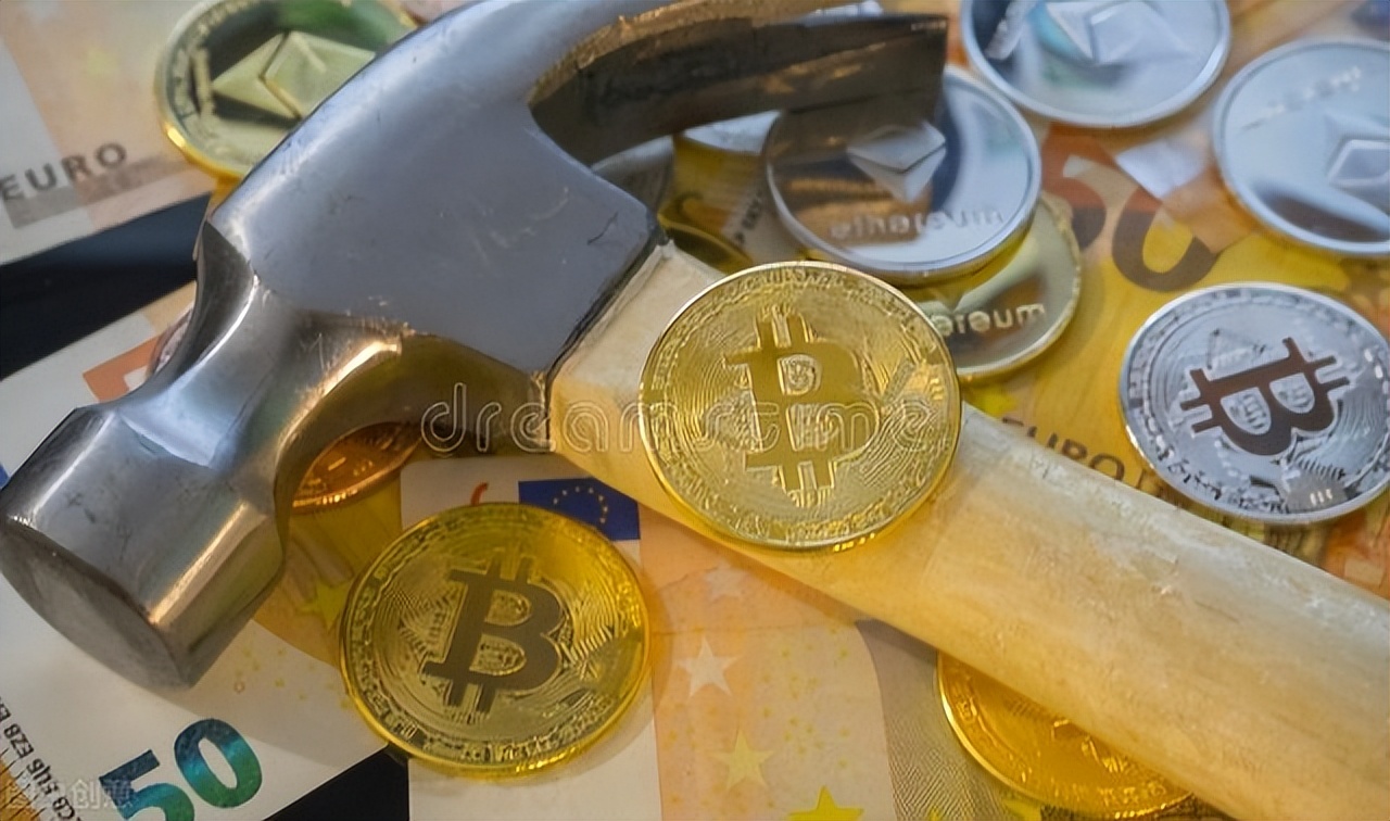 比特币不是法定货币，虚拟货币交易在中国属于非法金融，被打击