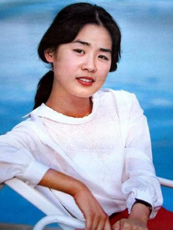 丛珊：19岁演女主，20岁火遍全国却遭排挤，如今60岁过得怎样？