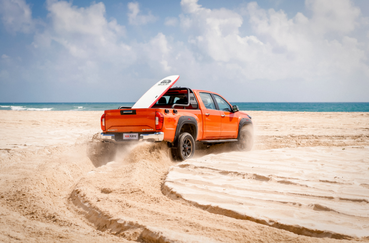 高端不设限 驭炮大将军“2.0T+采埃孚8AT”全面解锁潮流皮卡新玩法