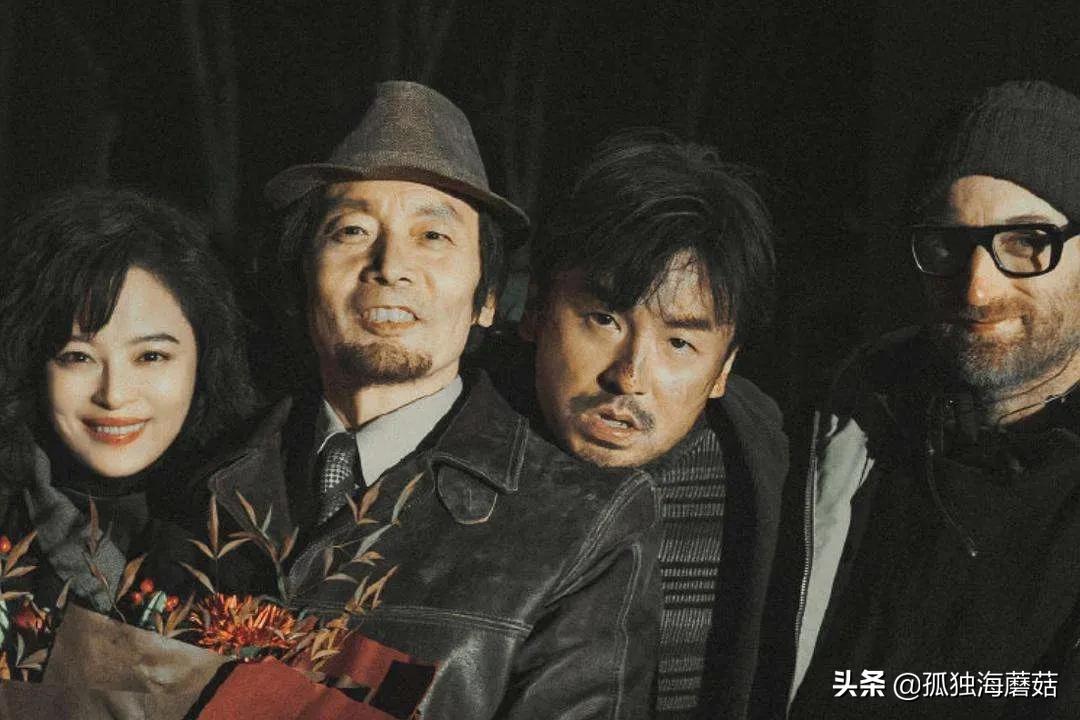 层层悬念、步步反转、一路烧脑开挂，更妙的是两小时的电影无尿点