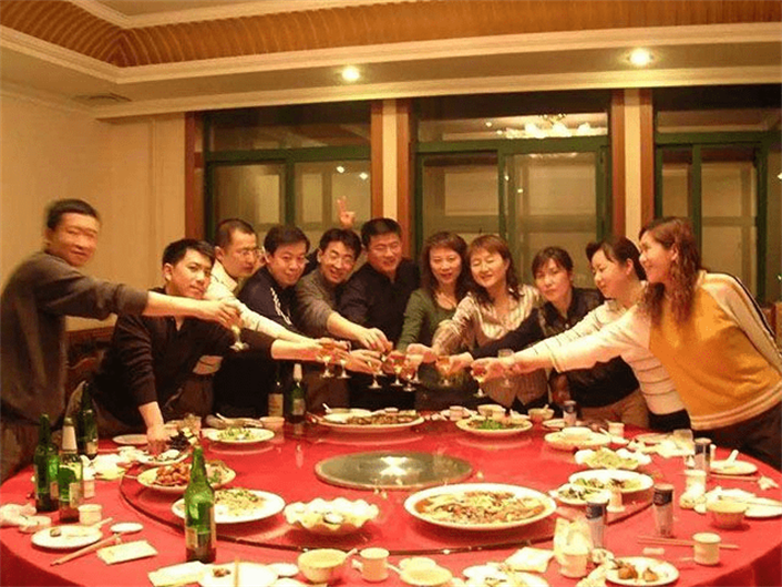 清华毕业后他回乡做保安，月薪2000元，从不参加同学聚会