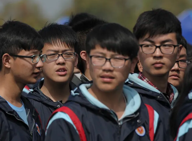 “近视眼”不能报考的5个专业，成绩再好也不行，考生要提前了解