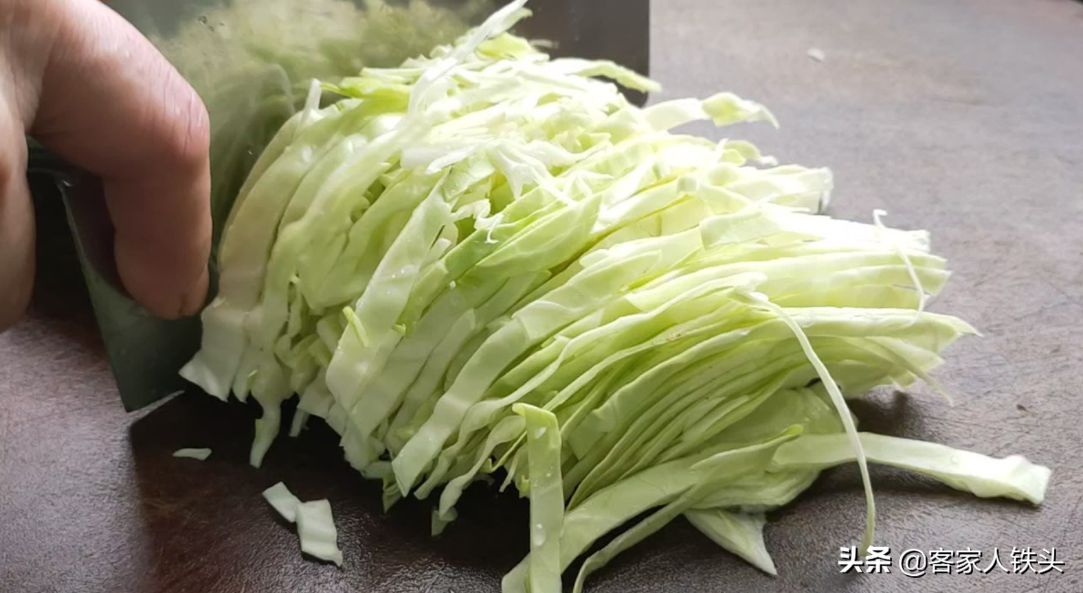 炒粉丝易起坨？小技巧教给你，3把粉丝炒一锅，喷香弹牙入味好吃