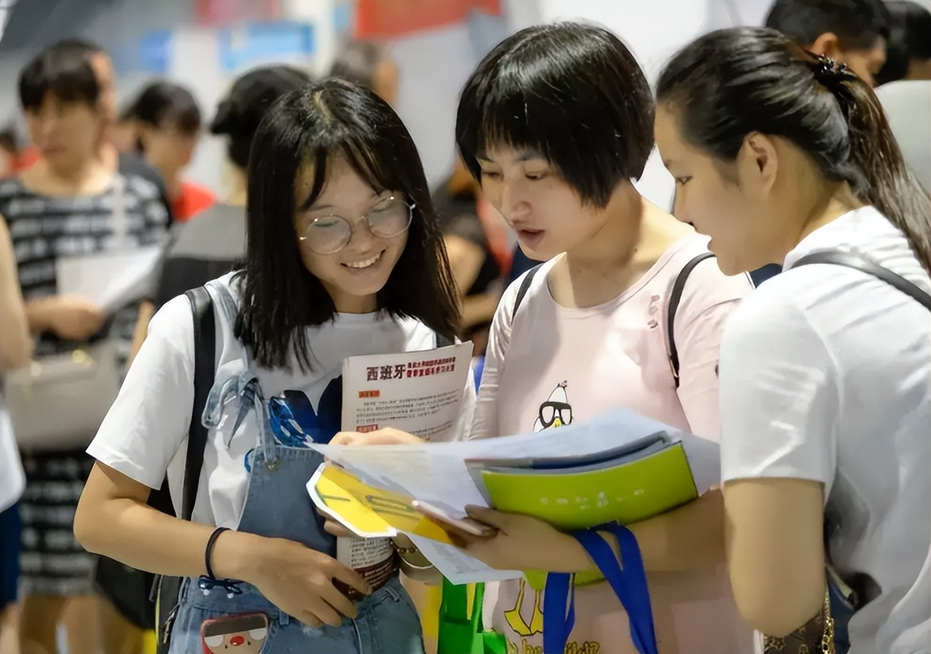 大学生免费帮亲戚报志愿，568分捡漏上211名校，不料却被亲戚埋怨