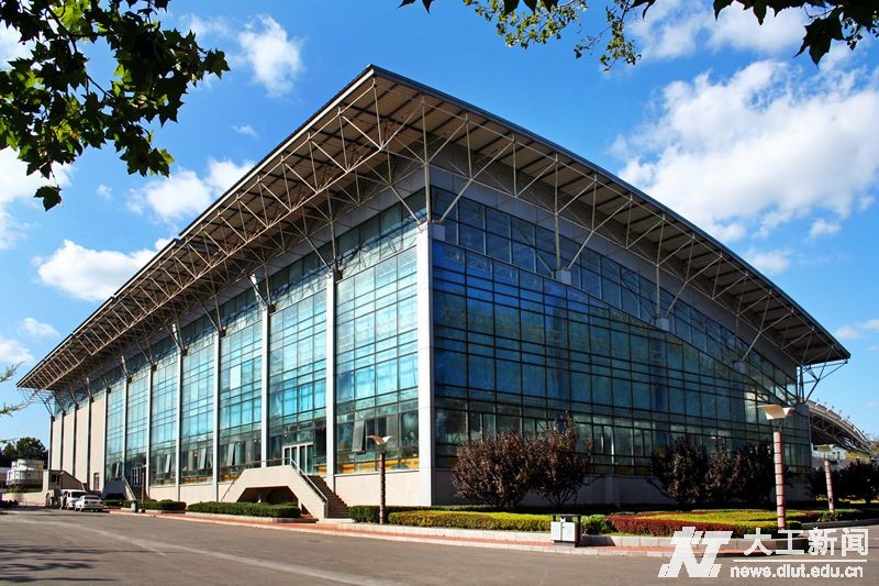 “面朝”大海，坐拥网红咖啡馆！大连一高校“精致生活”曝光，网友：太羡慕！