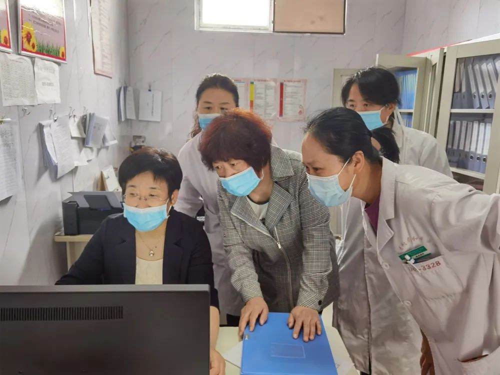用愛與溫暖托起每一個(gè)新生命——記市人民醫(yī)院產(chǎn)科主任張愛琴