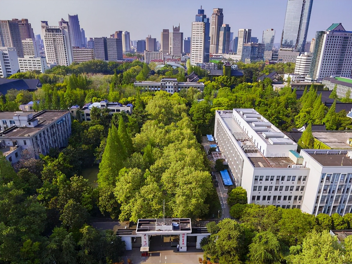 签约南京大学，这所高校获得“强援”，学生：发展指日可待