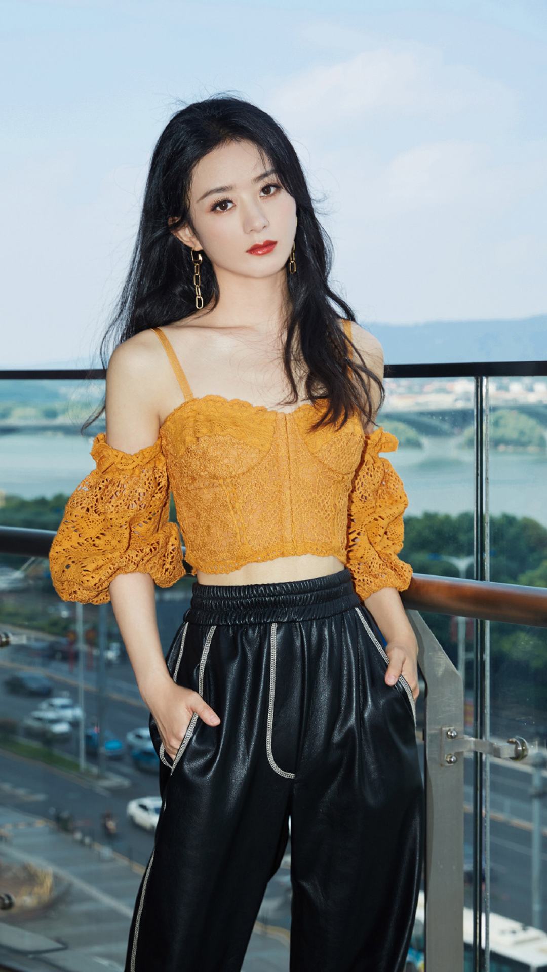 “黑红玫瑰”——赵丽颖