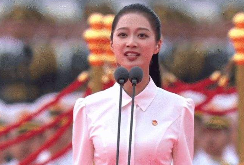 “中传校花”冯琳，成为北京冬奥会火炬手，却被网友质疑德不配位