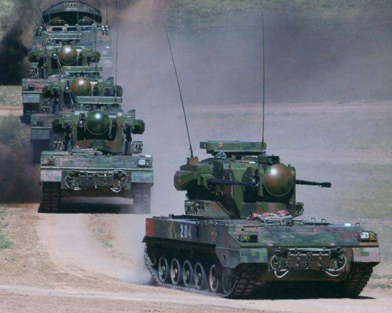 中国军事实力世界第二？中国和俄罗斯相比，常规武器谁更胜一筹？